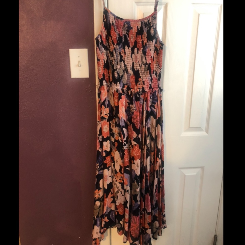 Whispers Boutique Distressed Dress Size Medium